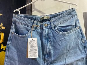 Stylish Light Wash Split Hem Jeans