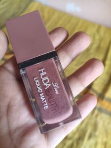 HUDA BEAUTY Liquid Matte Lipstick
