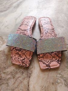 Fashionable Ladies Slippers