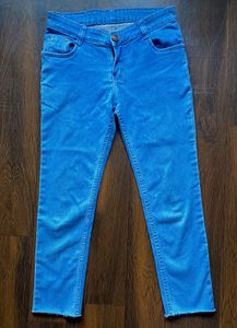 Low-rise Blue Denim Jeans (above ankle)
