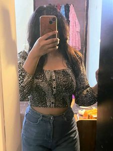 Stylish Leopard Print Crop Top🐆🌟💯