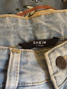 Light Wash Wide Leg Jeans (28) SIZE
