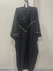 Stylish Black abaya with Grid Pattern