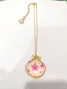 Floral Seashell Pendant Necklace