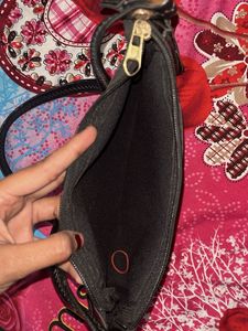 Chic Black Croc-Embossed Shoulder Bag
