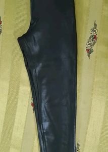 ZARA Shiny leggings with an elasticated waistband