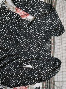 Chic Black &amp; White Heart Print Top