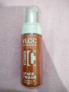 VLCC Vitamin C Face Wash