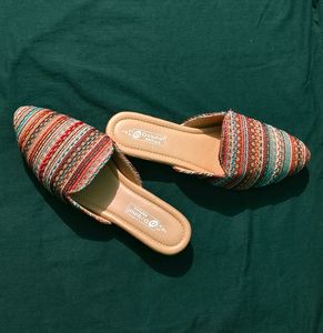 Women Embroided Fabulous Juttis/Mojaris 👠