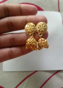 Unused Elegant Gold Jhumka Earrings