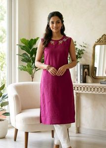 Elegant Sleeveless Kurta with Floral Embroidery