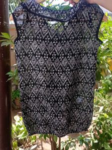 Stylish Black &amp; White Geometric Print Top