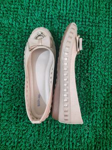 like new cream and golden belly shoe