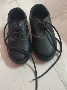 Classic Black Leather Lace-Up Shoes