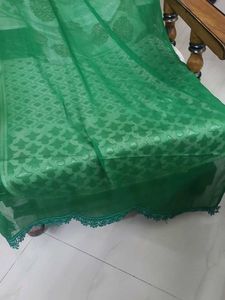 Elegant Green Dupatta with Lace Trim