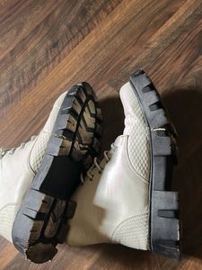 Light weight Stylish Cream Lace-Up Boots 40 size
