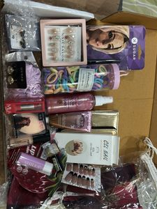 hamper 18 pcAssorted Beauty &amp; Accessory Lot
