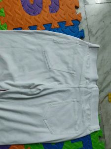 Un used M size Women's White Slim Fit Pants