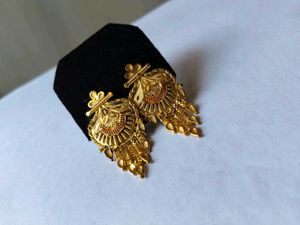 Exquisite Gold Tone Dangle Earrings