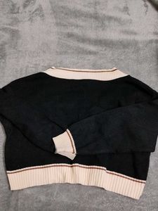 V-Neck Contrast Trim Sweater