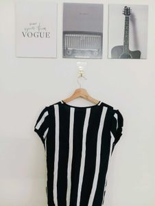 Chic Black &amp; White Striped Wrap Top