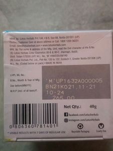Lotus Herbals Whiteglow Deep Moisturising Creme