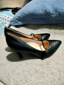 Classic Black Heels Size 39