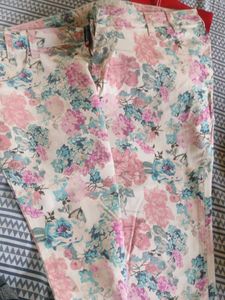 Floral Print pant. unused