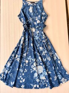 Blue Floral Sleeveless Midi Dress