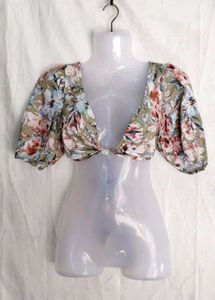 9105. Floral Twist Front Crop Top