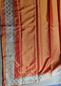 Price Drop 🥳 Flowy and shiny orange saree wit