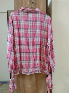 women pink shirt