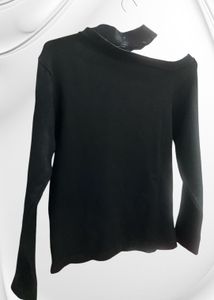 Chic Black Cut-Out Neck Top