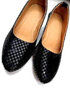 Black Jutti