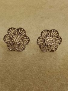 Sparkling Flower Stud Earrings