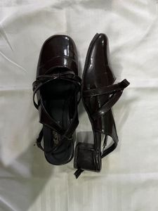 Shiny Bow Heeled Sandals
