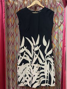 Chic Black & White Leaf Print Dress