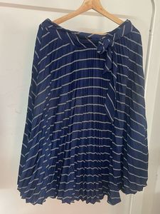 navy blue skirt