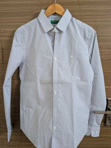 Men's Patterned Button-Up Shirt