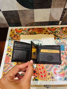 US brand - Roots Leather Bifold Wallet