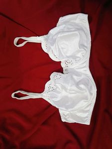 🇳🇿💫🎀Elegant White Satin Lace Bra