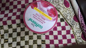 Caffeine Brightening Raspberry Rush Body Scrub