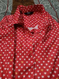Chic Red Heart Print shirt