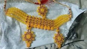 Necklace choker &amp; earrings Jewellery set..
