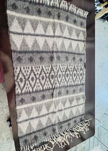 Stylish Gray &amp; White Scarf