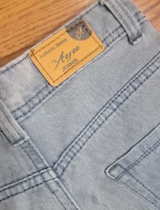 Stylish Light Wash Cargo Jeans