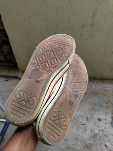 converse like white shoes