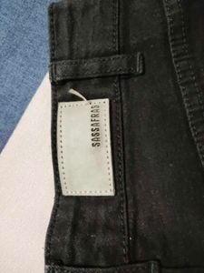 Black Wide-Leg Distressed Jeans