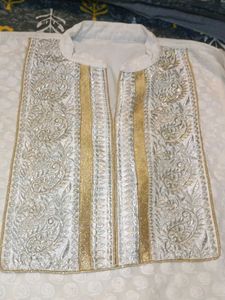 Elegant White Embroidered Kurta