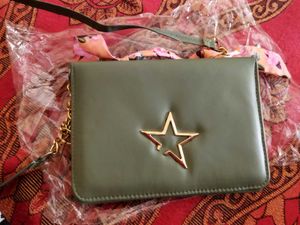 Classic Retro Sling Bag 💚✨